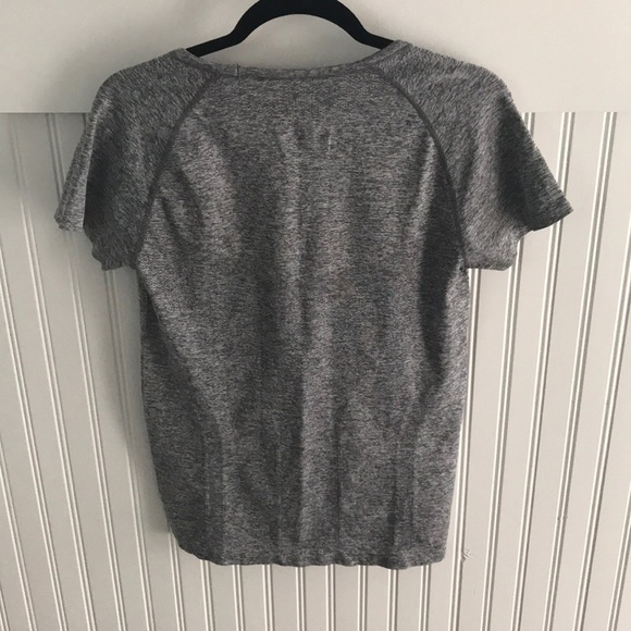 Workout tops - Picture 3 of 5